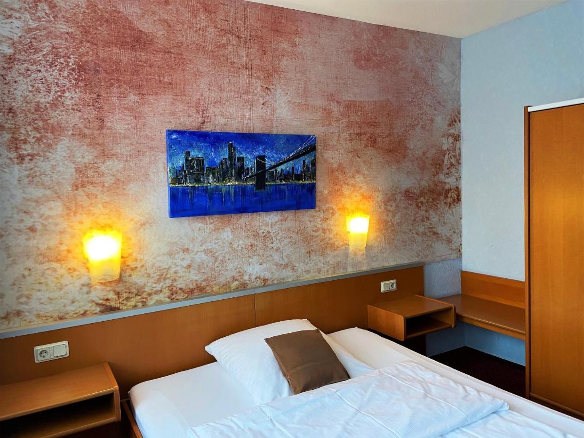 Hotel Stadt Hamburg Am Fluss Saarbrucken Bagian luar foto