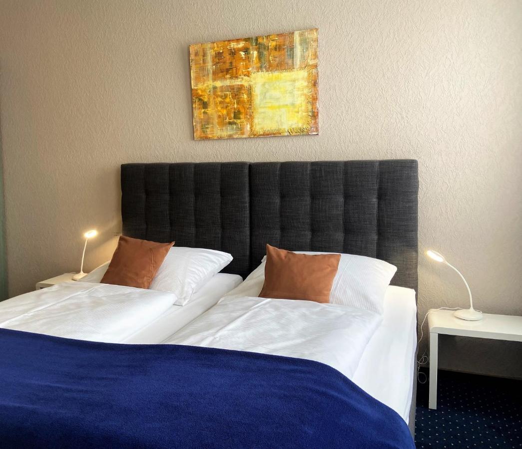 Hotel Stadt Hamburg Am Fluss Saarbrucken Bagian luar foto