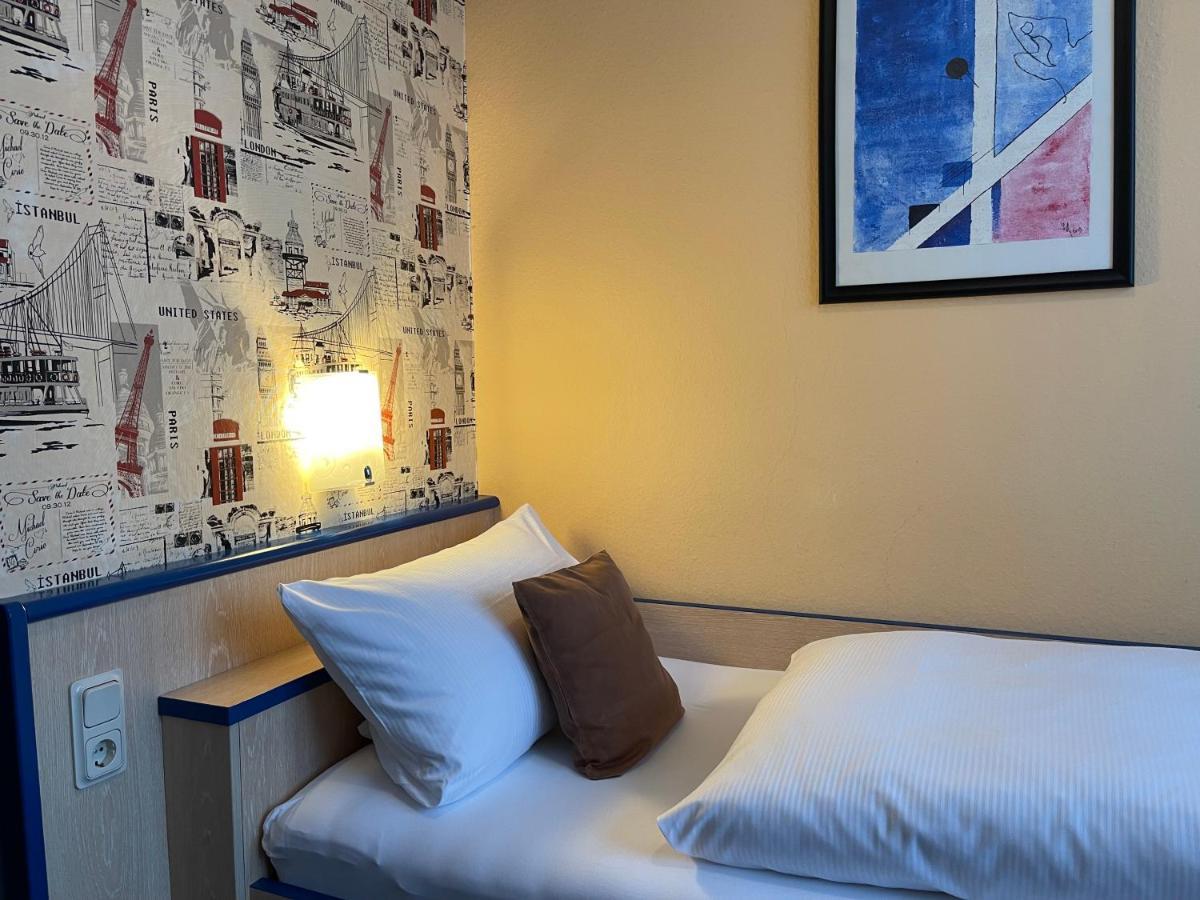 Hotel Stadt Hamburg Am Fluss Saarbrucken Bagian luar foto