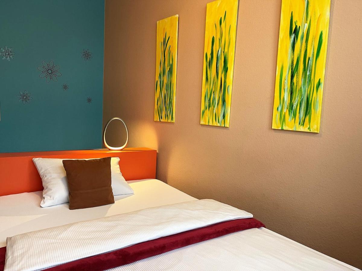 Hotel Stadt Hamburg Am Fluss Saarbrucken Bagian luar foto