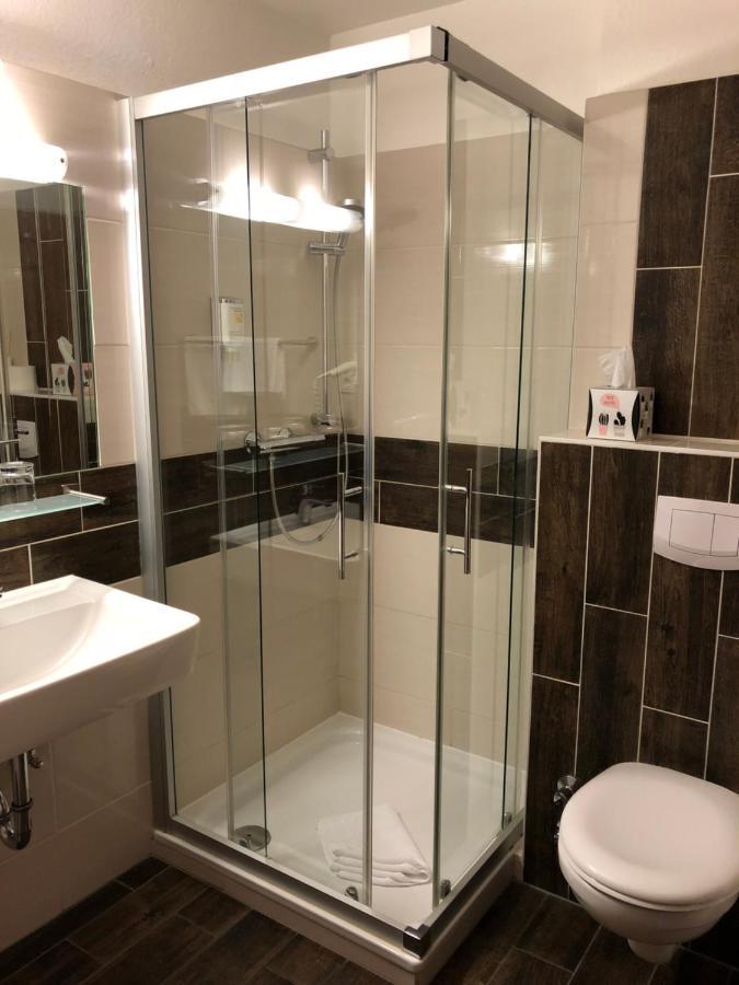 Hotel Stadt Hamburg Am Fluss Saarbrucken Bagian luar foto