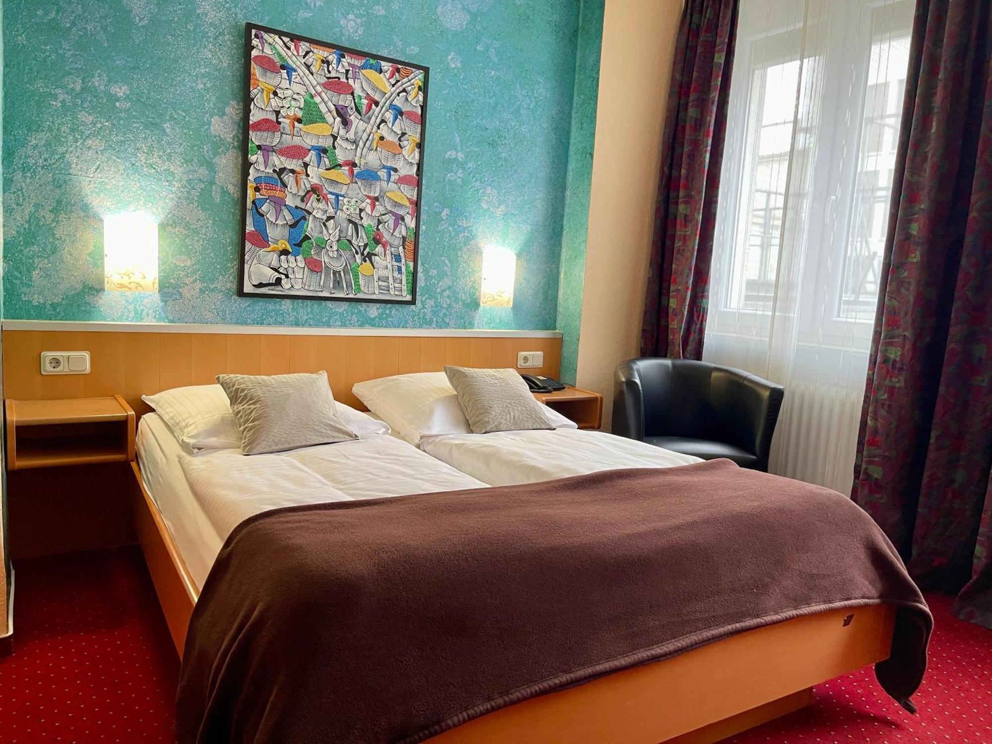 Hotel Stadt Hamburg Am Fluss Saarbrucken Bagian luar foto