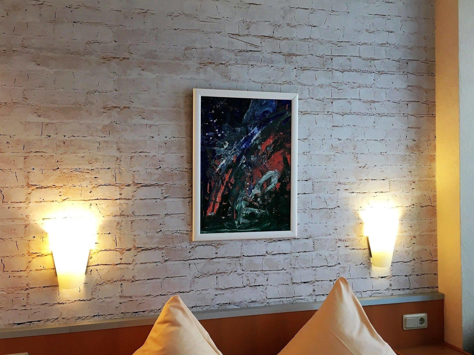 Hotel Stadt Hamburg Am Fluss Saarbrucken Bagian luar foto